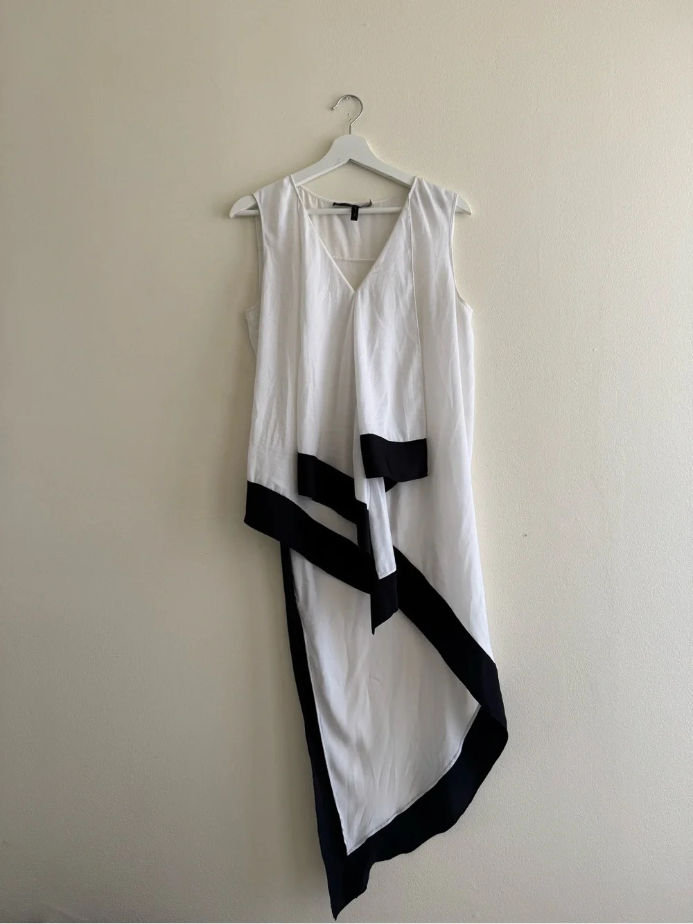 BCBGMaxAzria White Sleeveless Tunic with Black Ribbon Trim - Picture 6 of 7